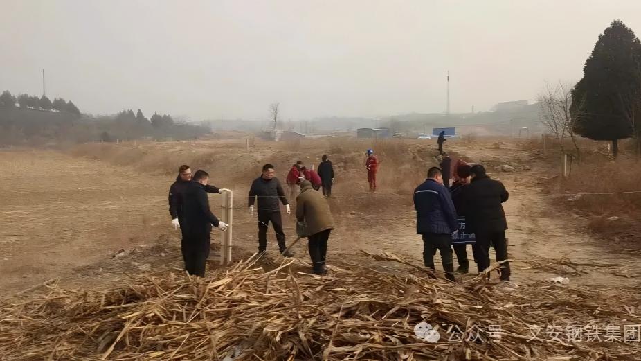 筑牢清静防线 彰显继承本色 | 文辉矿业员工不畏严寒，，深入北区修建防护网